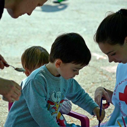 Expatriados, la gran labor de la Cruz Roja ¿y si fueras tú?